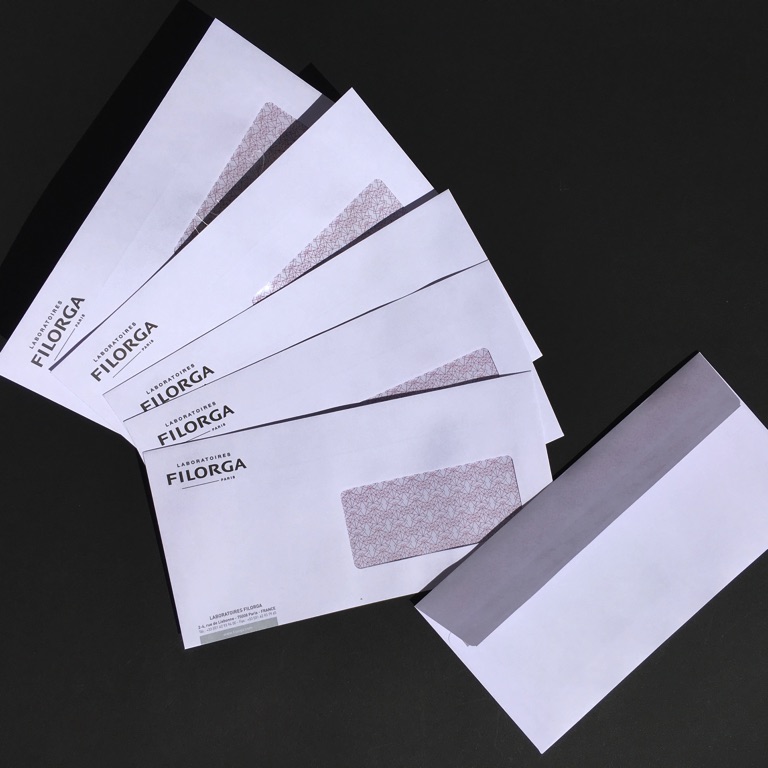 Enveloppes Luxe Carrées impression Pantone OR 871 à bords perdus