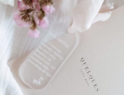 Plexi Mantra Soul Sisters avec ruban de soie – Plexi givré blanc 3mm