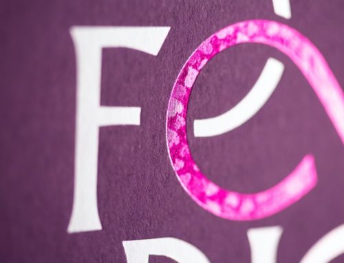 Carte Février Calendrier Collaboratif ICB 2021 – Marquage à chaud Argent Mat et dorure texturé coeur couleur Rose 5710 Orchid – Colorplan Amethyst 350gr/m2