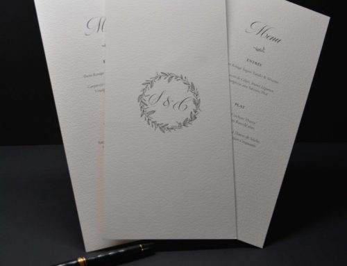 Grand Menu de mariage sur papier texturé coton Arches Expression texture 400gr/m2 – Format portait avec Monogramme