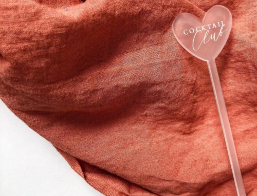 Touilleur pour cocktail mariage – Découpe et gravure laser sur plexiglass givré 3mm
