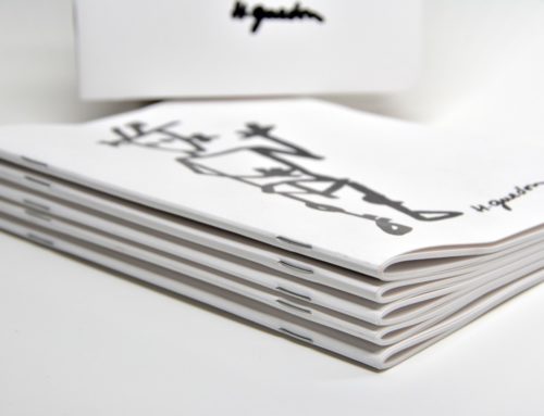 Carnet de notes 40 pages dessins d’artiste en noir et blanc –  Reliure avec 2 agrafes métal – 2 angles arrondis 9mm – Olin Regular 300gr/m2 et 80gr/m2