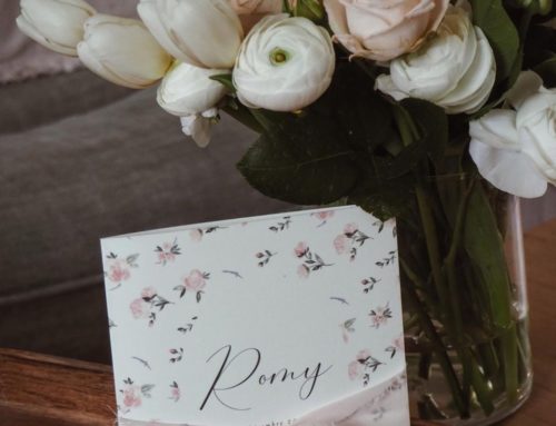 Faire-part de naissance 2 volets motif fleuri sur papier blanc naturel avec ruban rose pâle – Olin Regular 300gr/m2