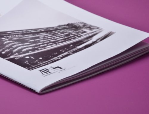Brochure cabinet d’architecture – Reliure Couture singer et Pochette de présentation avec fermeture Japonaise – Nautilus Superwhite 100gr/m2