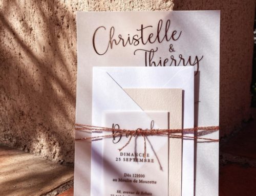 Faire-part de mariage calque et dorure rose gold avec reliure en corde teintée brique – Curious transluscent 230g – Keaykolour biscuit 300g