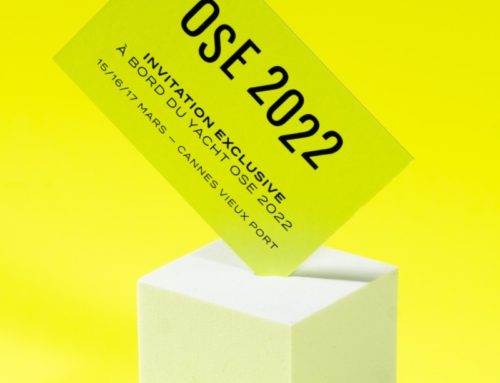Carte d’invitation Yacht haut de gamme contre collée 620gr/m2 – Papier rouge Fluo – Gmund Action Nuclear Acid – Marquage à chaud noir brillant Recto Verso