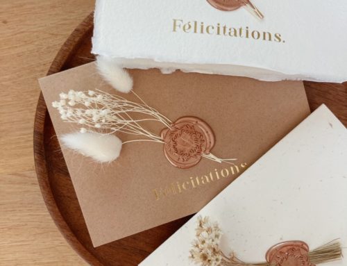 Cartes félicitations avec dorure à chaud Or Mat sur papier fait main bords frangés et recyclé et sceaux en cire personnalisés – Cocoa Shell 340gr – Gmund Biocycle Wheat 300gr