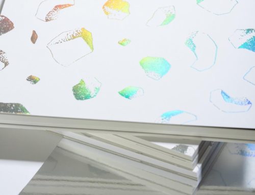 Carnet de notes Rochers en papier upcyclé – Reliure dos carré collé – Papier rugueux Curious Matter Andina Grey – Marquage à chaud Holographique