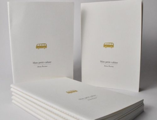 Carnets de notes illustratrice avec motifs en dorure à chaud or mat – Old mill premium white – Reilure en couture singer au pli avec fil blanc