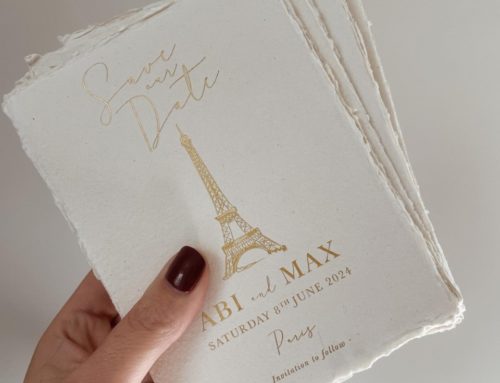 Save the date mariage thème Parisien Tour Eiffel – Marquage à chaud or mat sur papier fait main avec bords frangés