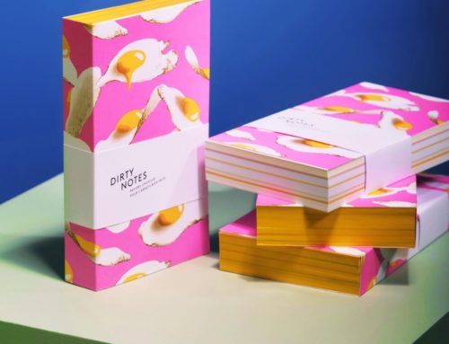 Bloc note XL en papier upcyclé avec fourreau – Impression Pantone Fluo Rose 906 et Jaune 109 – Collé en tête avec colle pigmentaire Jaune